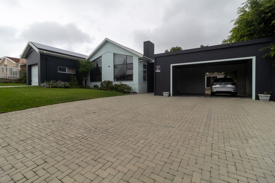 4 Bedroom Property for Sale in Ruwari Western Cape